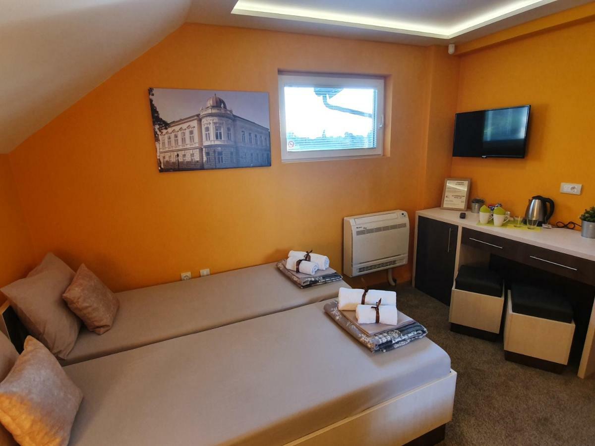 Hotel Oldbrick Pub à Sombor Extérieur photo
