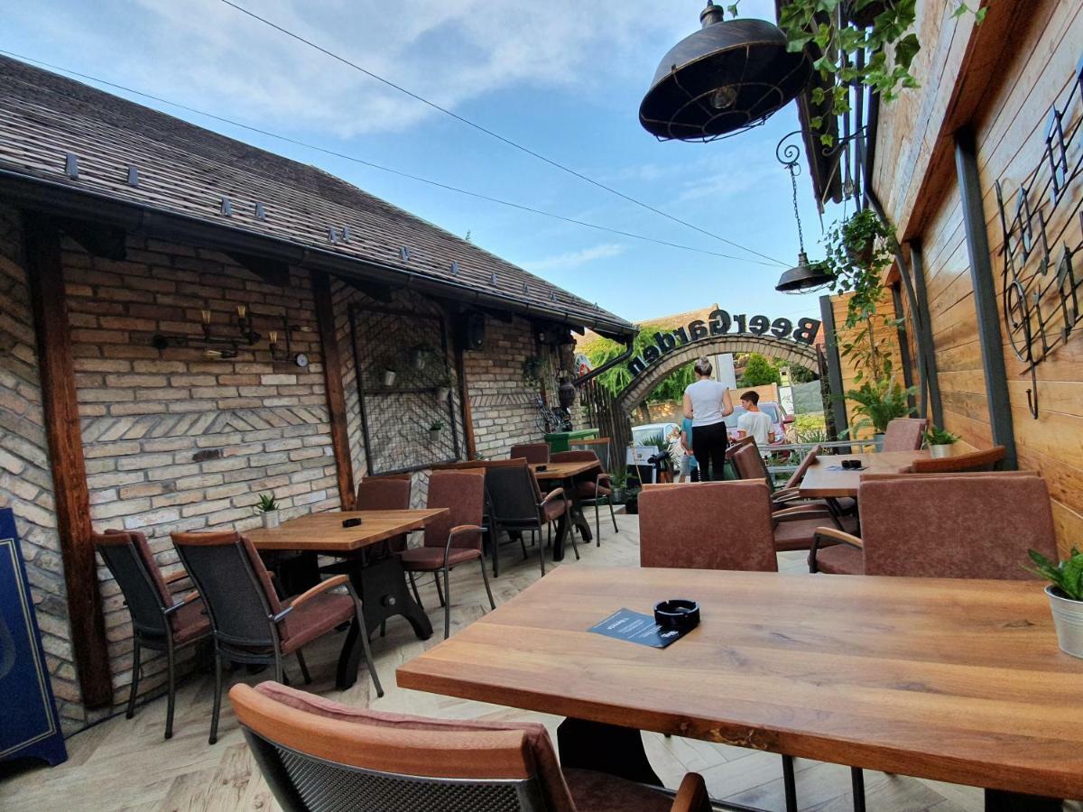 Hotel Oldbrick Pub à Sombor Extérieur photo