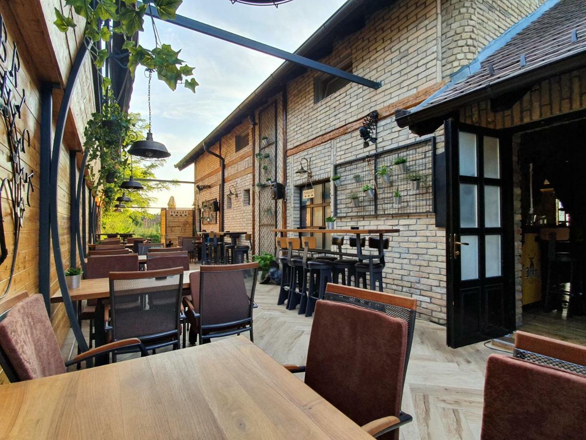 Hotel Oldbrick Pub à Sombor Extérieur photo