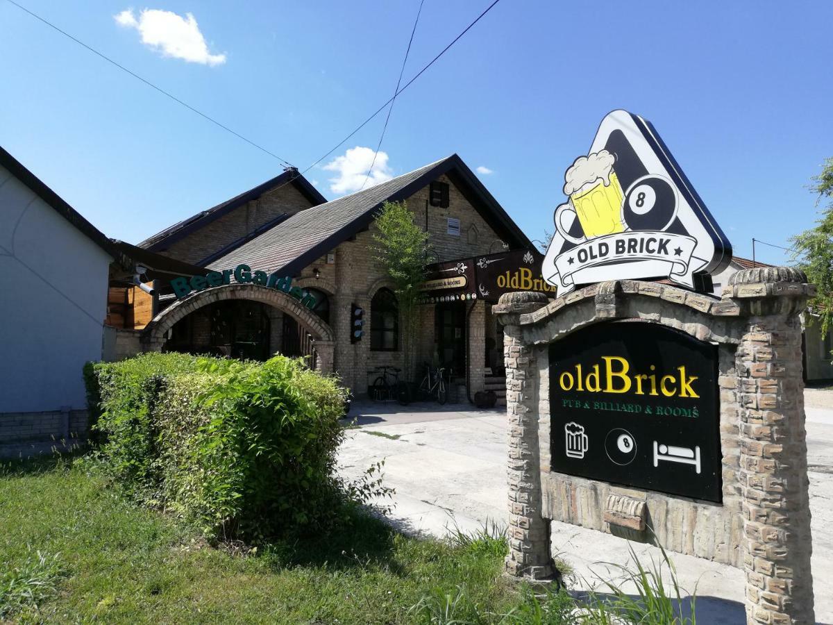 Hotel Oldbrick Pub à Sombor Extérieur photo